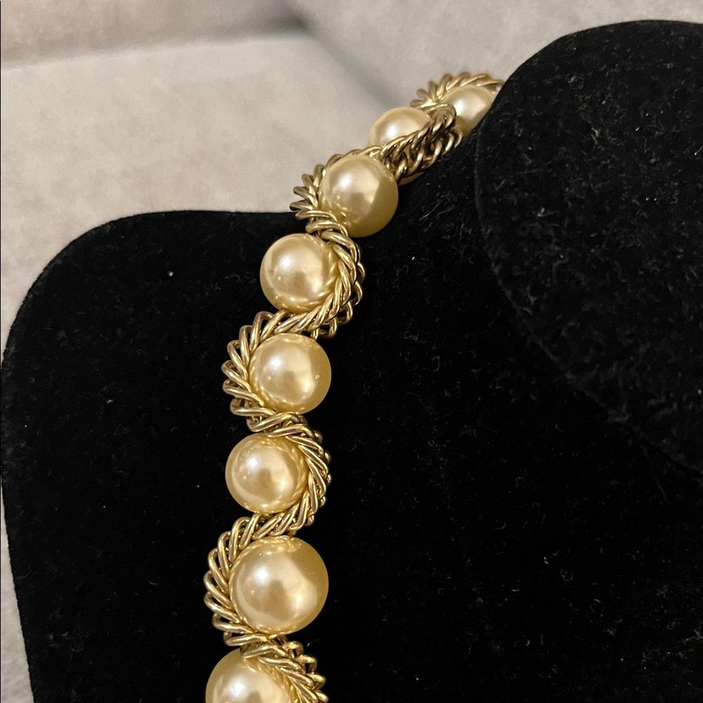 Kenneth Jay Lane Kjl Gold Tone And Faux Pearl Nec… - image 3